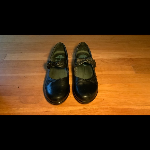 Dansko black clog with bow detail. Size 10.5. Excellent condition - Picture 3 of 5